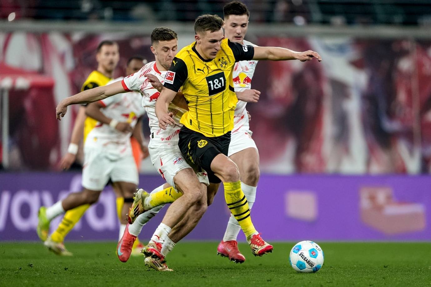 包含国际比赛日德甲焦点战；费城76人伤情更新；压力陡增；细节决定成败的词条-英雄联盟S15赛竞猜