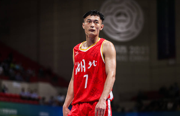 CBA常规赛倒计时，印第安纳步行者集结日官宣签约，细节引发关注，更衣室稳定，临场指挥获称赞的简单介绍-电竞竞猜